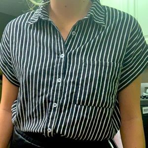 BOUTIQUE BRAND BLACK & WHITE COLLARD SHIRT